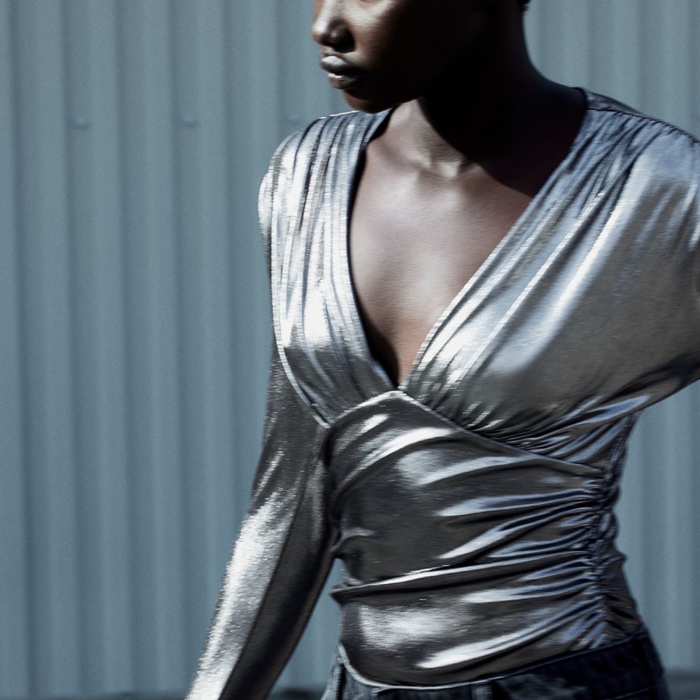 Metalic V-neck bodysuit